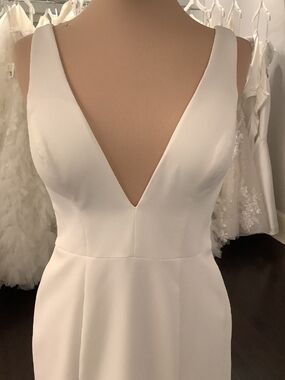 Essence Of Austrailia D3576 Sleeveless White V-Neck Bridal Gown Size 10 Nwot